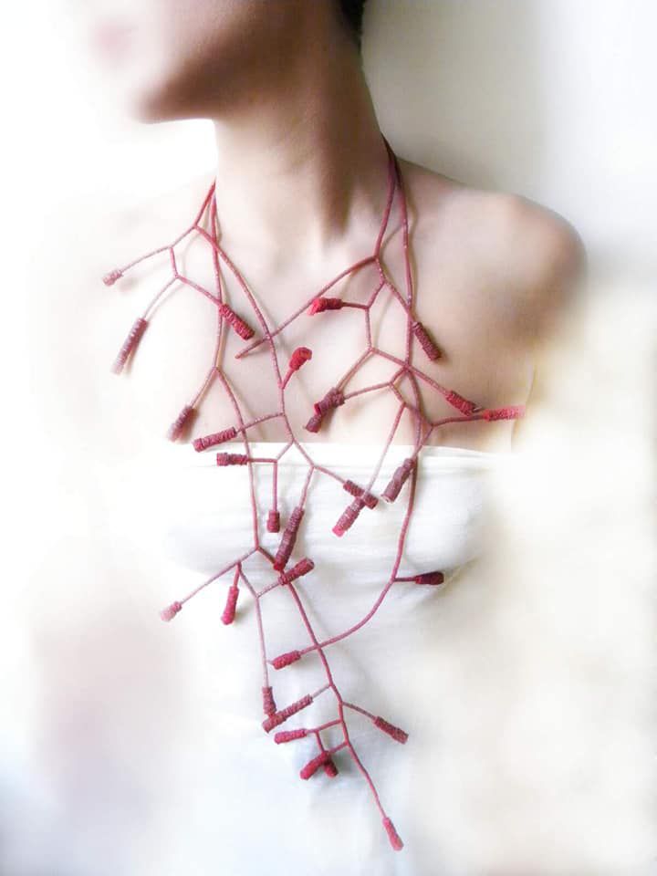 Fuscelli con gemme.jpg - Necklace three thin branches, white flowers